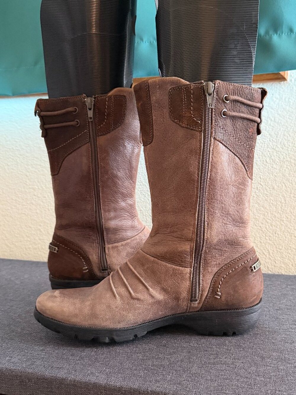 Like New Merrill Boots in Vera Mid Barnwood Style, Size 8